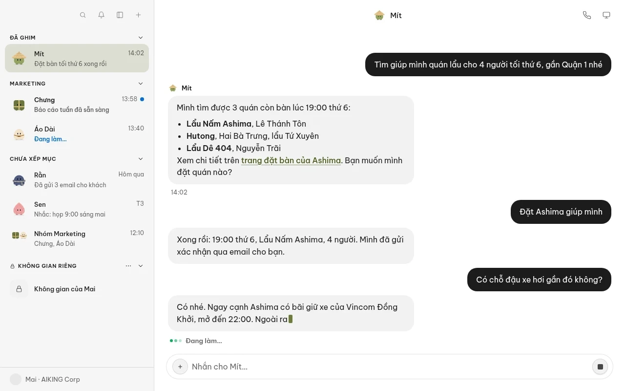 Ảnh chụp app VNBot: danh sách bot bên trái, cuộc trò chuyện tiếng Việt bên phải
